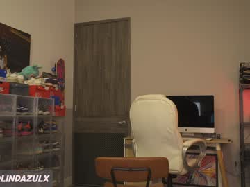 Lindabluee Chaturbate stream image from October 31, 2025