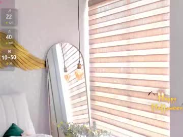 Emmaferrary Chaturbate stream image from October 31, 2025