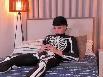 Rockywood20cm Chaturbate stream image from October 31, 2025