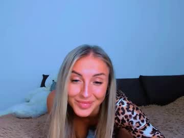 Snezanablond Chaturbate stream image from October 31, 2025
