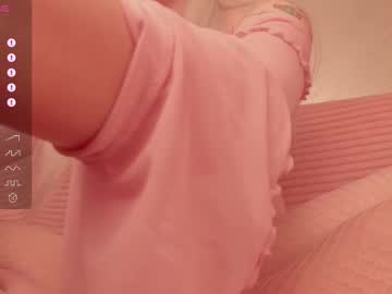 Christinaloveu Chaturbate stream image from November 01, 2025