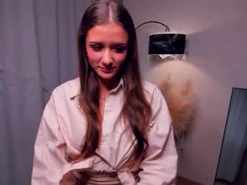 Emelineweeman Chaturbate stream image from November 01, 2025