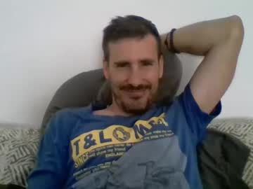 Iyoperro Chaturbate stream image from November 01, 2025