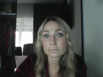 Blondkitti Chaturbate stream image from November 01, 2025