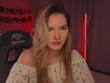 Evilyn_Next_Door Chaturbate stream image from November 01, 2025