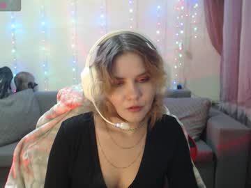 Violetglains Chaturbate stream image from November 01, 2025