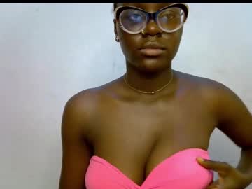 Black_Petitqueen12 Chaturbate stream image from November 01, 2025