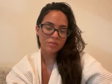 Pollyyypocket Chaturbate stream image from November 01, 2025