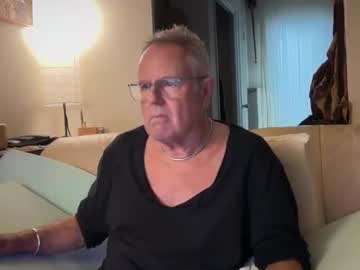 Madmanacrossthewater Chaturbate stream image from November 01, 2025