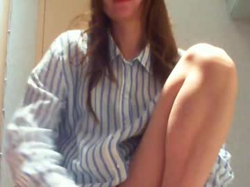 Momentbeforedown Chaturbate stream image from November 01, 2025