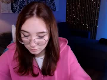 Saintmolly_ Chaturbate stream image from November 02, 2025