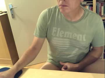 Sneaxfreund Chaturbate stream image from November 02, 2025