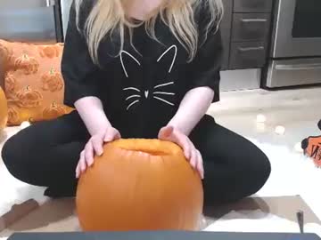 Kymchi Chaturbate stream image from November 03, 2025
