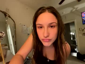Rosievelvet Chaturbate stream image from November 03, 2025