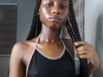Choco_Petitqueen Chaturbate stream image from November 03, 2025
