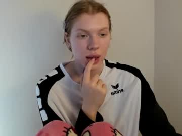Stellaswen Chaturbate stream image from November 03, 2025