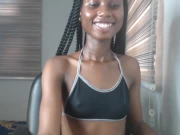 Coco_Petitqueen Chaturbate stream image from November 03, 2025