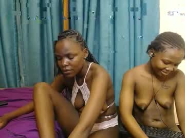 Minnie_Lila Chaturbate stream image from November 03, 2025