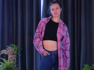 Foxfever Chaturbate stream image from November 04, 2025