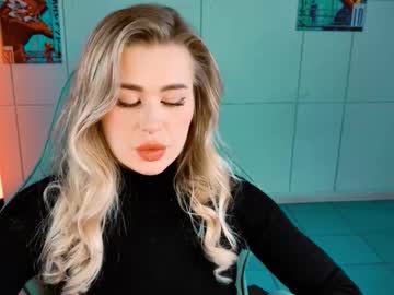 Adelloyss Chaturbate stream image from November 04, 2025