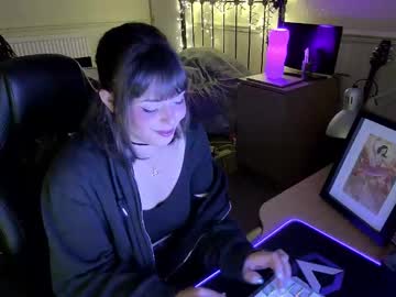 Lavenderrzz19 Chaturbate stream image from November 04, 2025