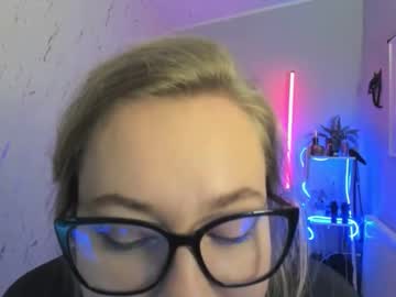 Holly_Bb95 Chaturbate stream image from November 04, 2025