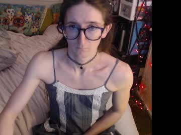 Emilytfrench Chaturbate stream image from November 04, 2025
