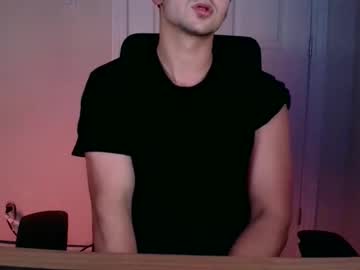 Ehhchris Chaturbate stream image from November 05, 2025