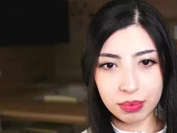 Kindraevert Chaturbate stream image from November 05, 2025