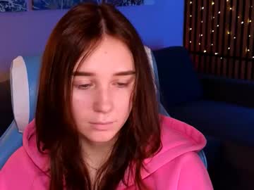 Saintmolly_ Chaturbate stream image from November 06, 2025