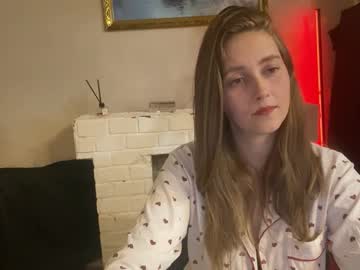 Lunafeather Chaturbate stream image from November 06, 2025