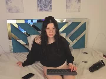 Moonmewmew Chaturbate stream image from November 07, 2025