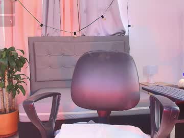Saralandry Chaturbate stream image from November 07, 2025