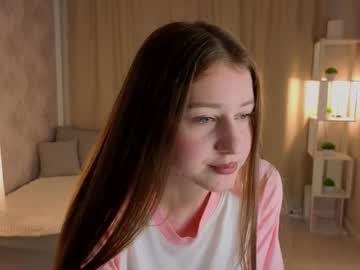 Yvonnedennington Chaturbate stream image from November 07, 2025