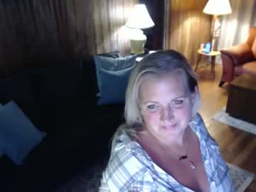Curvycanuck Chaturbate stream image from November 08, 2025