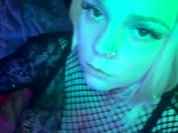Elegantblondevixen Chaturbate stream image from November 08, 2025