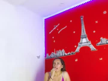 Mollyandsam303av Chaturbate stream image from November 08, 2025