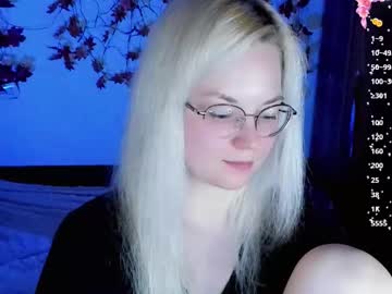 Smallimpmeili Chaturbate stream image from November 09, 2025
