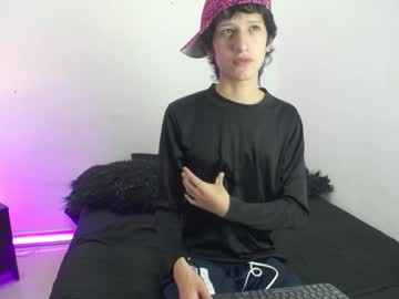 Emmo_Boy Chaturbate stream image from November 10, 2025