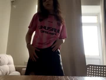 Carolannheintz Chaturbate stream image from November 10, 2025