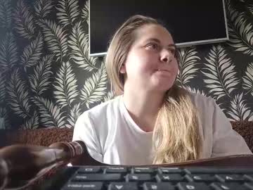 Kissmelory Chaturbate stream image from November 10, 2025