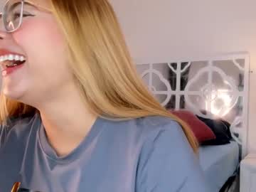 Mikaelastonne Chaturbate stream image from November 10, 2025