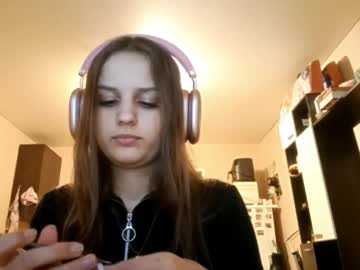 Sundaysuit Chaturbate stream image from November 10, 2025