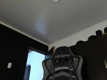 Valenteaurum Chaturbate stream image from November 10, 2025