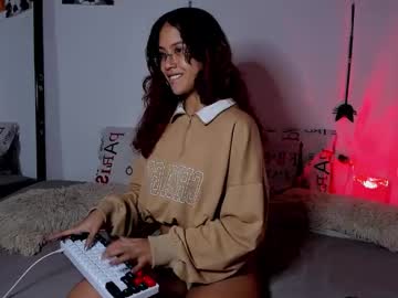 Anniecottan Chaturbate stream image from November 10, 2025