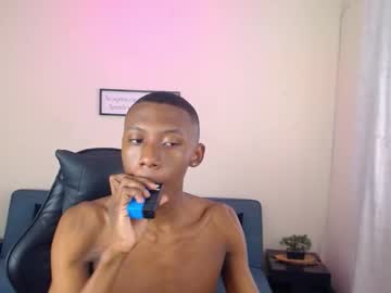 Miiloo18 Chaturbate stream image from November 10, 2025
