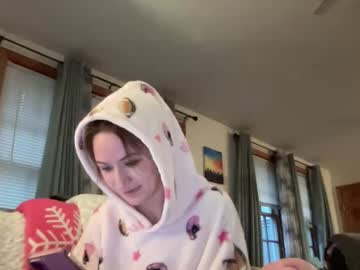 Paisleysnowxo Chaturbate stream image from November 10, 2025