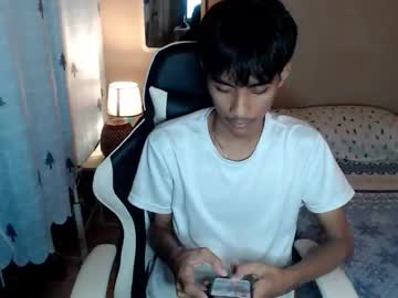 Fineboii_Rey18 Chaturbate stream image from November 11, 2025