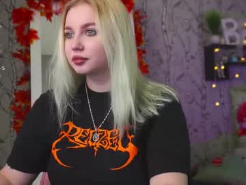 Moon_Valkyriie Chaturbate stream image from November 11, 2025