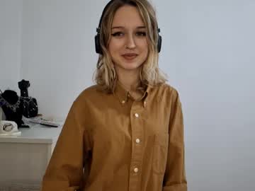 Lezlielowe Chaturbate stream image from November 11, 2025